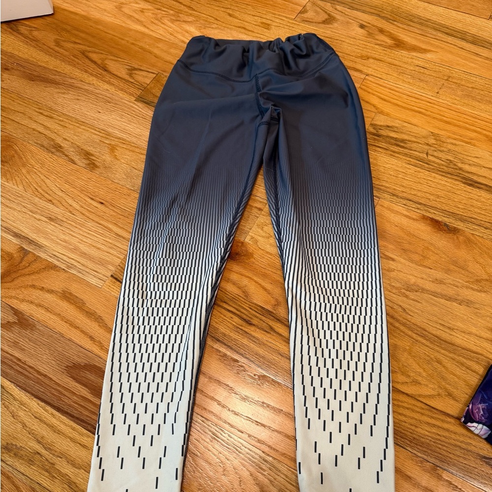 Vie Active Gradient Blue/grey and White Leggings (M)
